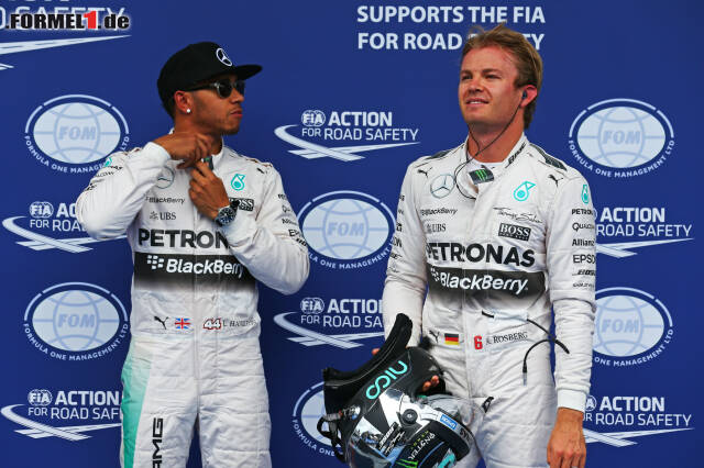 Foto zur News: Lewis Hamilton und Nico Rosberg waren ob der Ereignisse etwas perplex