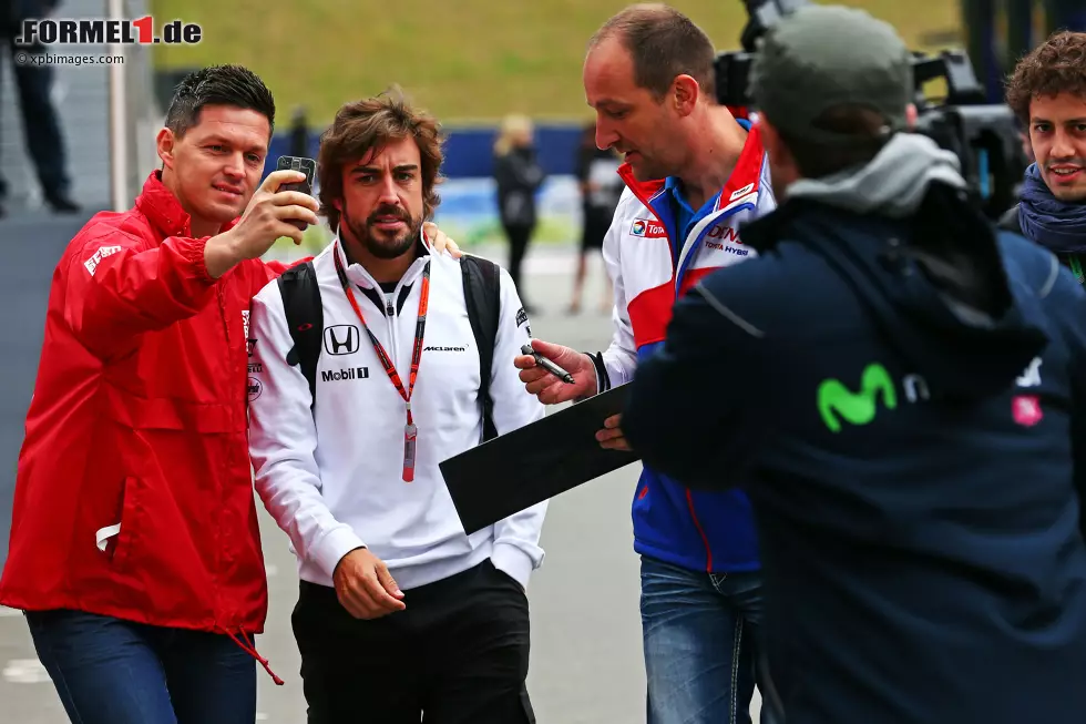 Foto zur News: Fernando Alonso (McLaren)