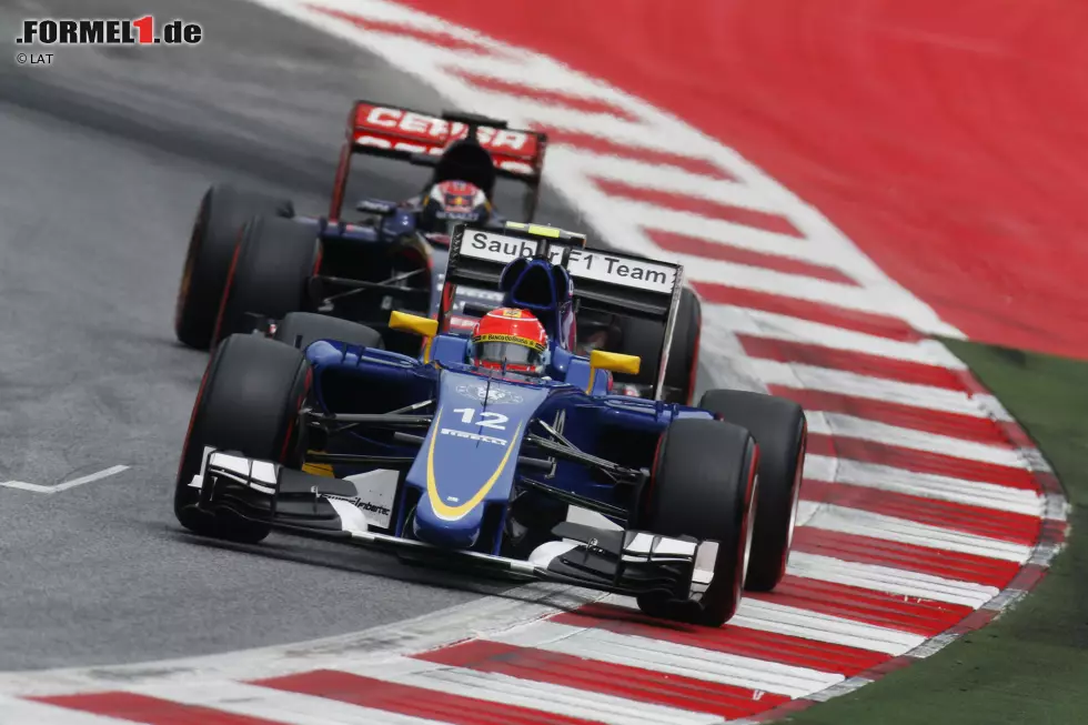 Foto zur News: Felipe Nasr (Sauber) und Max Verstappen (Toro Rosso)