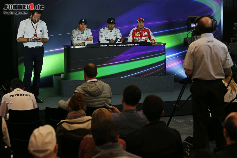 Foto zur News: Nico Rosberg (Mercedes), Lewis Hamilton (Mercedes) und Sebastian Vettel (Ferrari)