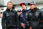 Foto zur News: Jenson Button (McLaren), Daniel Ricciardo (Red Bull) und Sergio Perez (Force India)