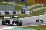 Foto zur News: Nico Rosberg (Mercedes) und Lewis Hamilton (Mercedes)