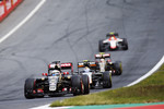 Foto zur News: Romain Grosjean (Lotus), Sergio Perez (Force India) und Pastor Maldonado (Lotus)
