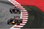 Foto zur News: Daniil Kwjat (Red Bull) und Max Verstappen (Toro Rosso)