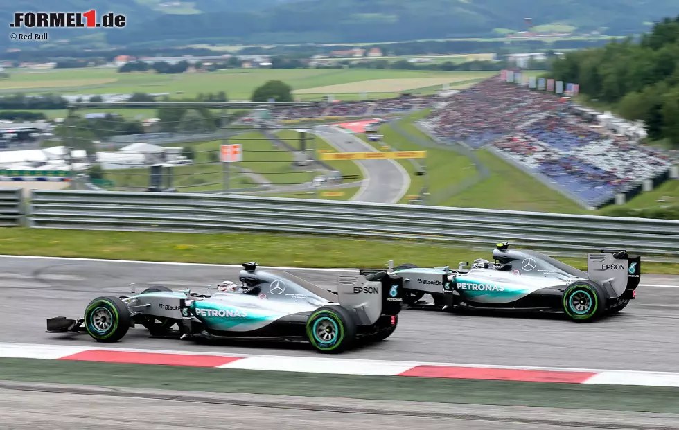 Foto zur News: Lewis Hamilton (Mercedes) und Nico Rosberg (Mercedes)