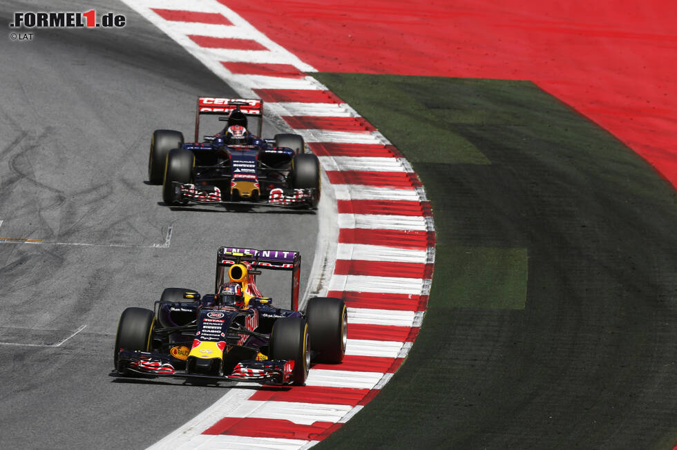Foto zur News: Daniil Kwjat (Red Bull) und Max Verstappen (Toro Rosso)