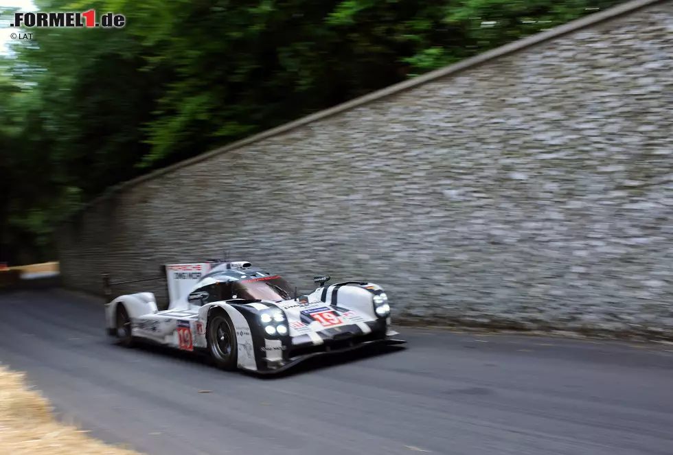 Foto zur News: Mark Webber im Porsche 919 Hybrid