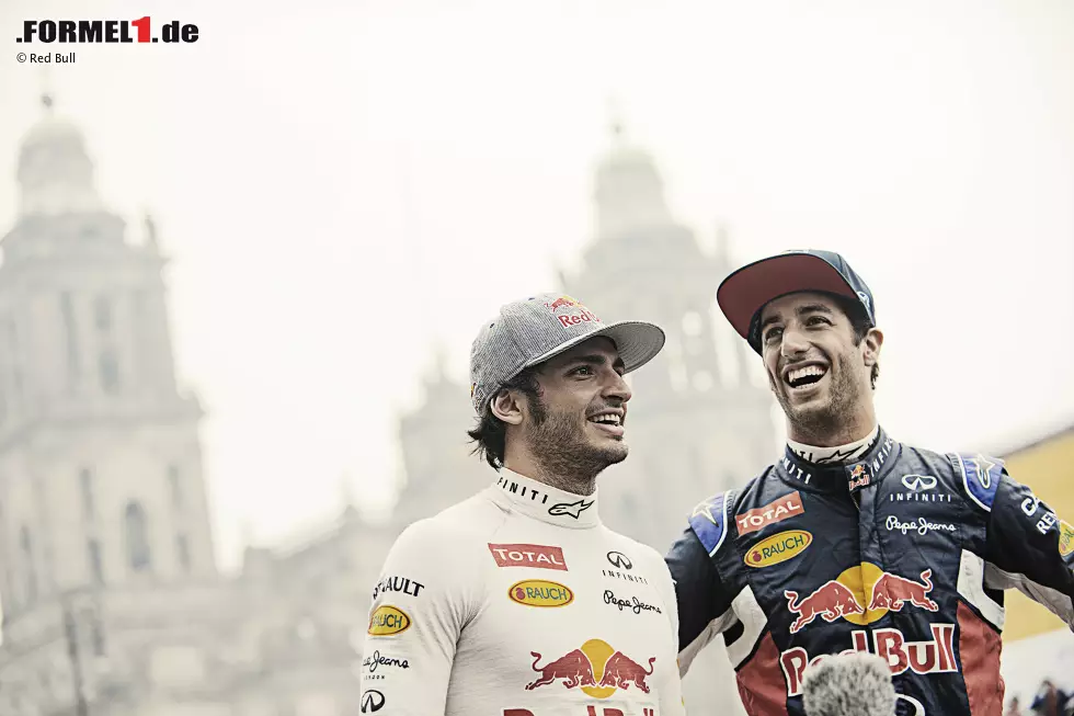 Foto zur News: Carlos Sainz (Toro Rosso) und Daniel Ricciardo (Red Bull)