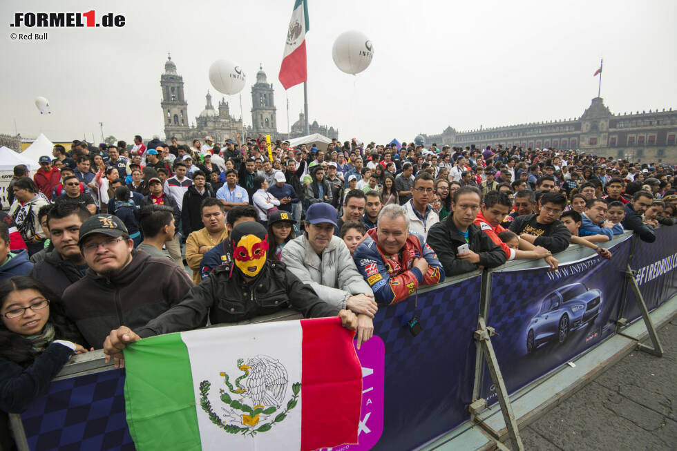 Foto zur News: Fans in Mexiko-Stadt
