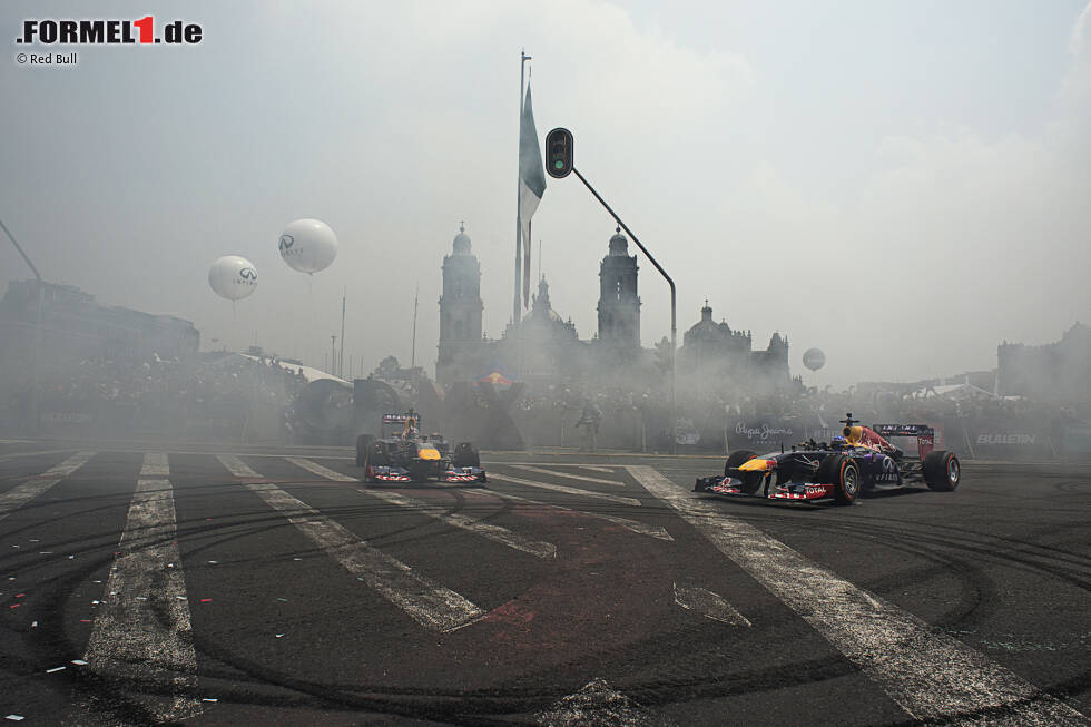 Foto zur News: Carlos Sainz (Toro Rosso) und Daniel Ricciardo (Red Bull)