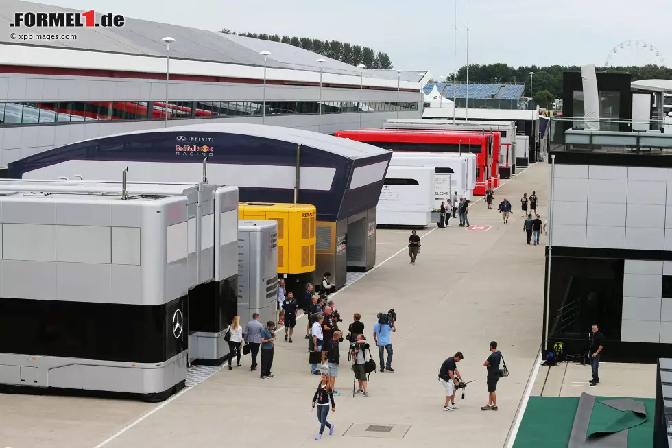 Foto zur News: Paddock