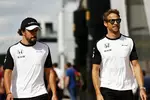 Foto zur News: Fernando Alonso (McLaren) und Jenson Button (McLaren)