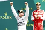 Foto zur News: Lewis Hamilton (Mercedes) und Sebastian Vettel (Ferrari)