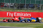Foto zur News: Marcus Ericsson (Sauber) und Kimi Räikkönen (Ferrari)