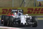 Foto zur News: Valtteri Bottas (Williams) und Sebastian Vettel (Ferrari)