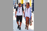 Foto zur News: Fernando Alonso (McLaren) mit seiner Freundin Lara Alvarez