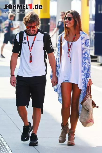 Foto zur News: Fernando Alonso (McLaren) mit seiner Freundin Lara Alvarez