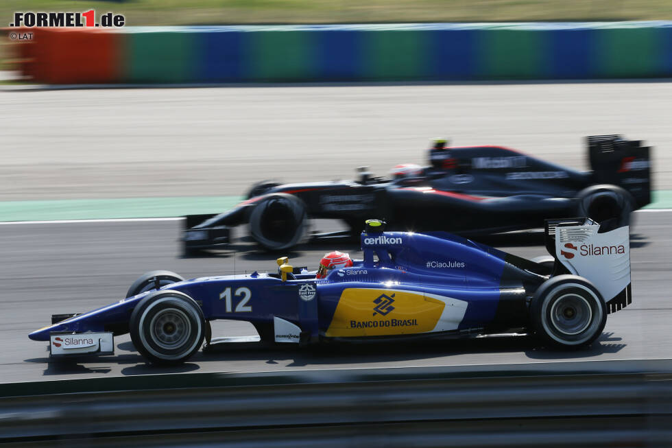 Foto zur News: Felipe Nasr (Sauber) und Jenson Button (McLaren)