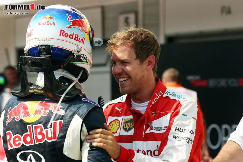 Foto zur News: Daniel Ricciardo (Red Bull) und Sebastian Vettel (Ferrari)