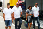 Foto zur News: Die Familie von Jules Bianchi zu Besuch im Fahrerlager