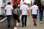 Foto zur News: Die Familie von Jules Bianchi zu Besuch im Fahrerlager
