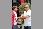 Foto zur News: Sebastian Vettel (Ferrari) und Philippe Bianchi, der Vater von Jules Bianchi