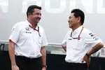 Foto zur News: Eric Boullier und Yasuhisa Arai