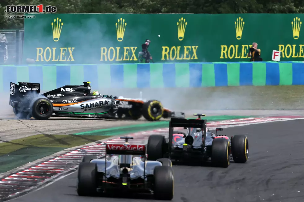 Foto zur News: Sergio Perez (Force India) und Pastor Maldonado (Lotus)