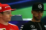 Foto zur News: Lewis Hamilton (Mercedes) und Kimi Räikkönen (Ferrari)