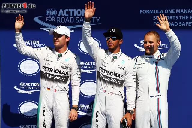 Foto zur News: Nico Rosberg, Lewis Hamilton Valtteri Bottas und nach dem Qualifying: Hamilton sicherte sich die zehnte Saison-Pole und die sechste in Folge