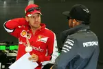 Foto zur News: Sebastian Vettel (Ferrari) und Lewis Hamilton (Mercedes)