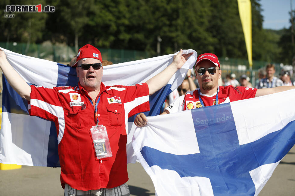 Foto zur News: Fans von Kimi Räikkönen (Ferrari)