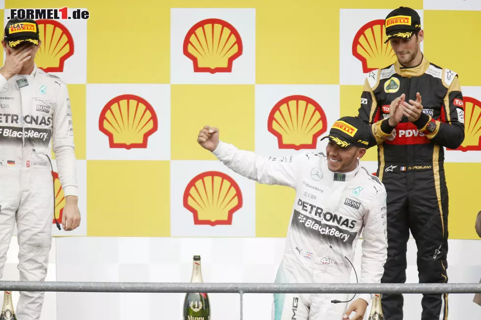 Foto zur News: Lewis Hamilton (Mercedes), Nico Rosberg (Mercedes) und Romain Grosjean (Lotus)