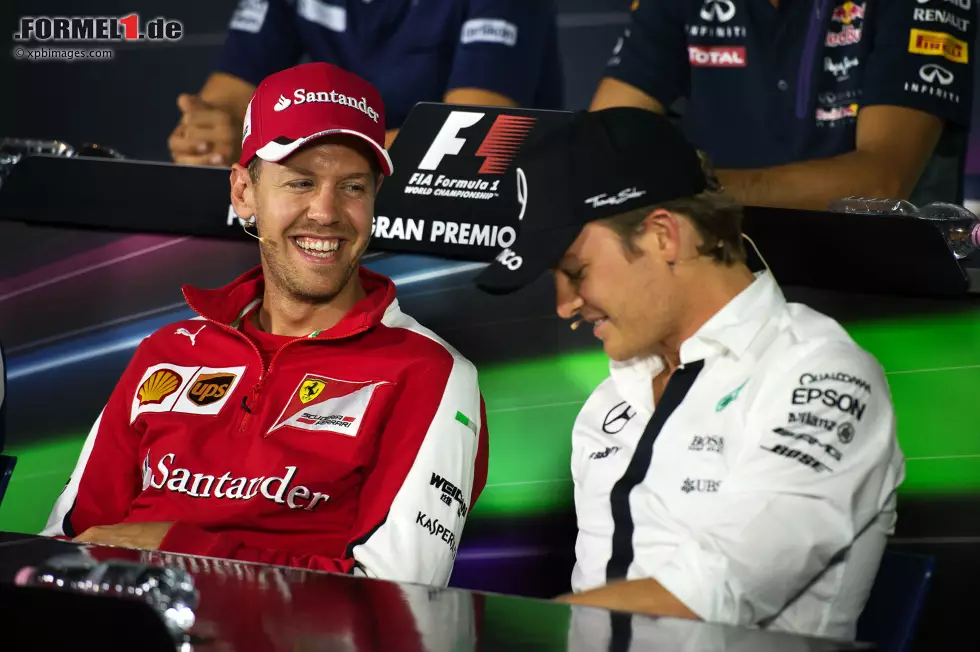 Foto zur News: Sebastian Vettel (Ferrari) und Nico Rosberg (Mercedes)