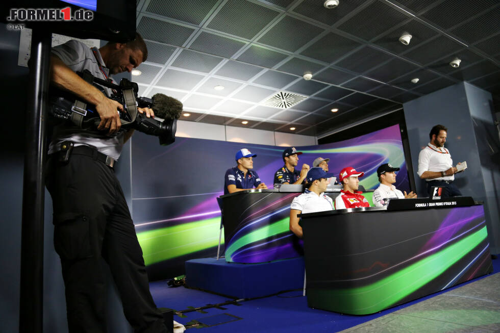 Foto zur News: Marcus Ericsson (Sauber), Daniel Ricciardo (Red Bull), Carlos Sainz (Toro Rosso), Nico Rosberg (Mercedes), Sebastian Vettel (Ferrari) und Felipe Massa (Williams)
