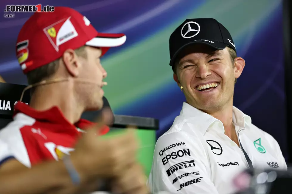 Foto zur News: Nico Rosberg (Mercedes) und Sebastian Vettel (Ferrari)