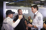 Foto zur News: Nico Rosberg (Mercedes) und Toto Wolff