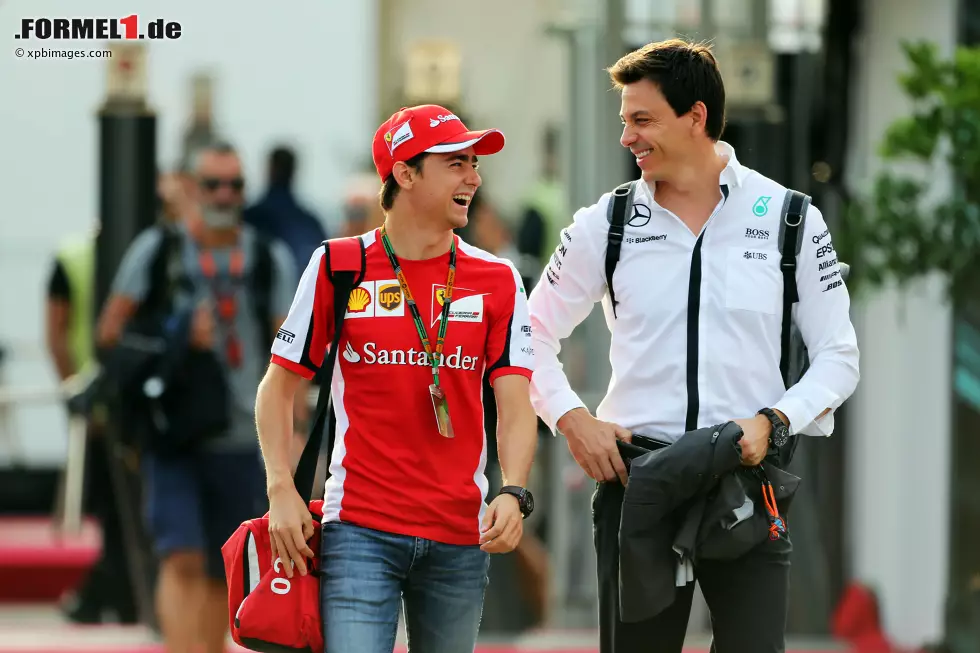 Foto zur News: Esteban Gutierrez und Toto Wolff