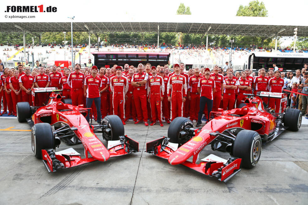 Foto zur News: Marc Gene (Nissan), Maurizio Arrivabene, Sebastian Vettel (Ferrari), Esteban Gutierrez, Giancarlo Fisichella und Kimi Räikkönen (Ferrari)