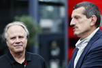 Foto zur News: Gene Haas und Günther Steiner (Haas)