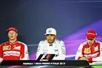 Foto zur News: Lewis Hamilton (Mercedes), Kimi Räikkönen (Ferrari) und Sebastian Vettel (Ferrari)