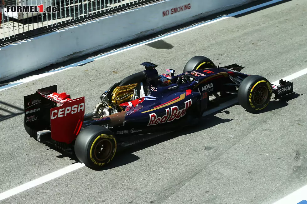 Max Verstappen (Scuderia Toro Rosso) konnte keine Zeit fahren. Der Niederländer musste sich erst den Motor reparieren lassen, dann flog ihm auf der einzigen Runde die Motorhaube weg... Foto zur News: Max Verstappen (Scuderia Toro Rosso) konnte keine Zeit fahren. Der Niederländer musste sich erst den Motor reparieren lassen, dann flog ihm auf der einzigen Runde die Motorhaube weg...