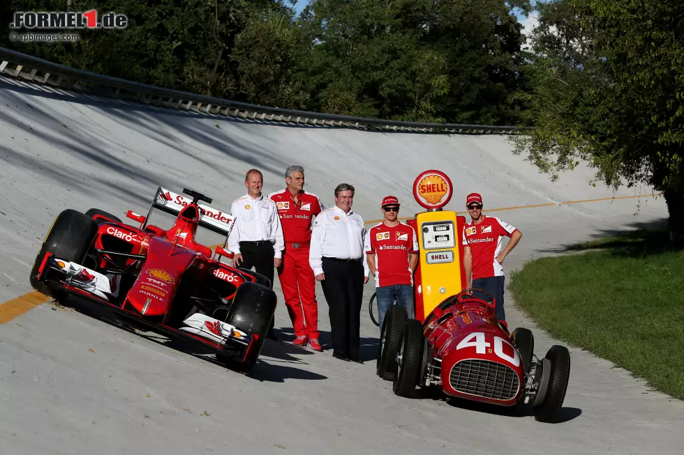 Foto zur News: Sebastian Vettel (Ferrari) und Kimi Räikkönen (Ferrari)