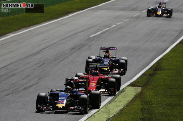 Foto zur News: Carlos Sainz (Toro Rosso), Kimi Räikkönen (Ferrari) und Daniel Ricciardo (Red Bull)