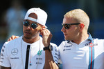 Foto zur News: Lewis Hamilton (Mercedes), Valtteri Bottas (Williams) und Justin Wilson (Andretti)