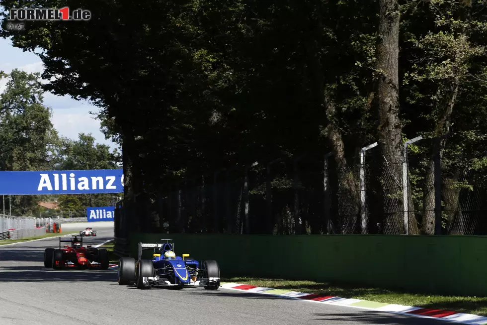 Foto zur News: Marcus Ericsson (Sauber) und Kimi Räikkönen (Ferrari)