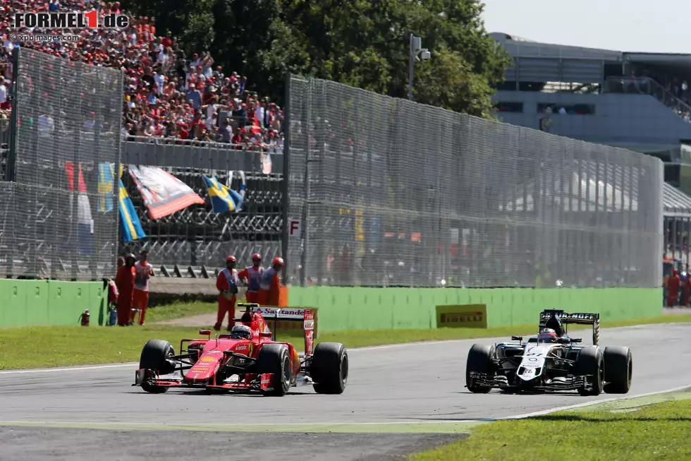 Foto zur News: Nico Hülkenberg (Force India) und Kimi Räikkönen (Ferrari)