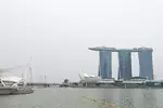 Foto zur News: Marina Bay Sands Hotel mit Pool auf der Dachterasse