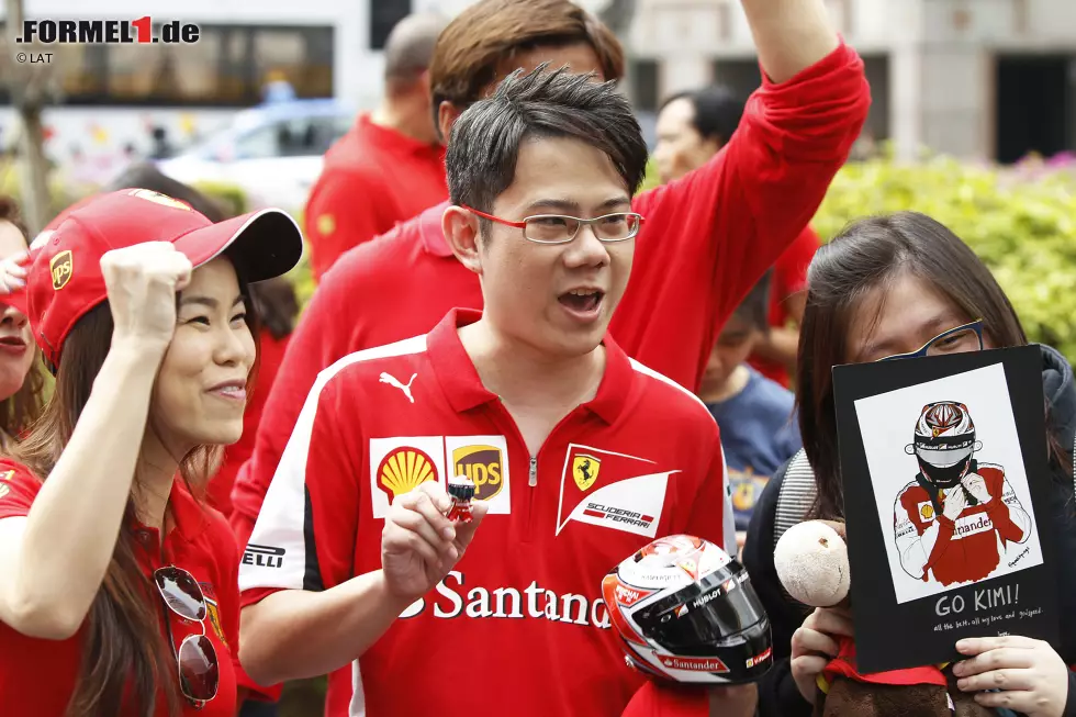 Foto zur News: Fans von Kimi Räikkönen (Ferrari)