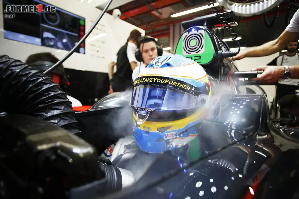 Foto zur News: Fernando Alonso (McLaren)